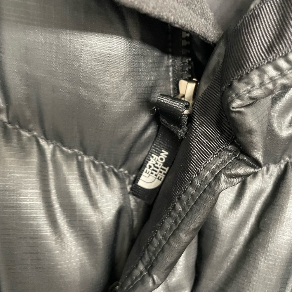 NWOT The North Face Girls Black Puffer Coat XL /18 - Picture 4 of 13